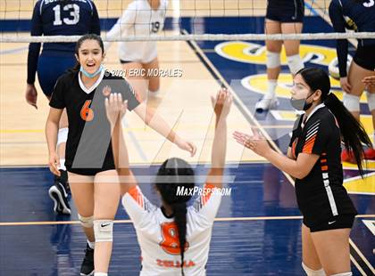 Thumbnail 2 in Sunnyside vs Selma (Sunnyside Invitational) photogallery.