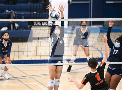 Thumbnail 2 in Sunnyside vs Selma (Sunnyside Invitational) photogallery.