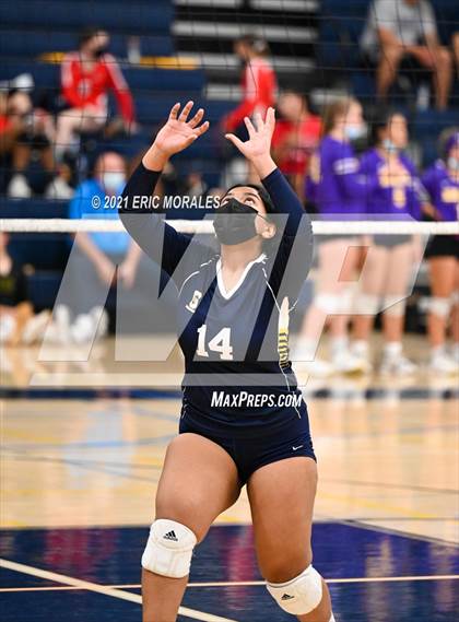 Thumbnail 2 in Sunnyside vs Selma (Sunnyside Invitational) photogallery.