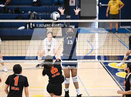 Thumbnail 1 in Sunnyside vs Selma (Sunnyside Invitational) photogallery.
