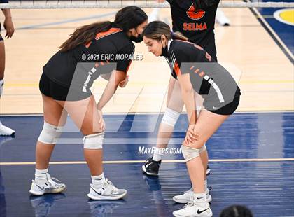 Thumbnail 3 in Sunnyside vs Selma (Sunnyside Invitational) photogallery.