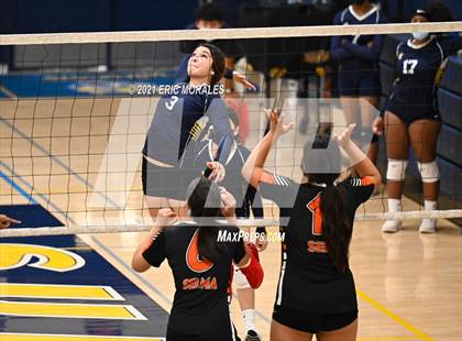 Thumbnail 3 in Sunnyside vs Selma (Sunnyside Invitational) photogallery.