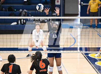 Thumbnail 2 in Sunnyside vs Selma (Sunnyside Invitational) photogallery.
