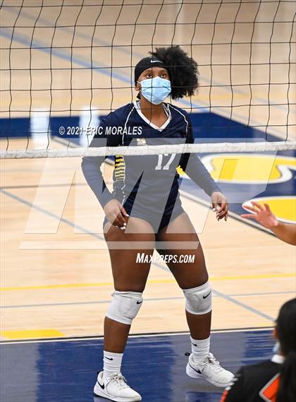Thumbnail 1 in Sunnyside vs Selma (Sunnyside Invitational) photogallery.