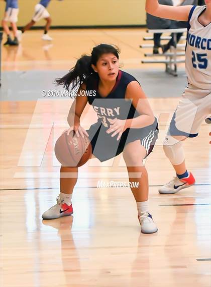 Thumbnail 3 in Norco vs. Perry (Nike Tournament of Champions) photogallery.