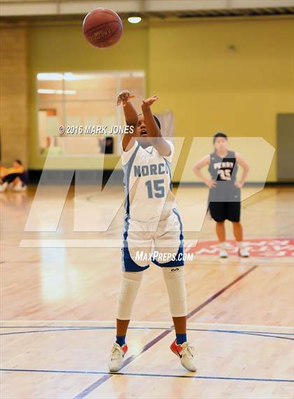 Thumbnail 2 in Norco vs. Perry (Nike Tournament of Champions) photogallery.