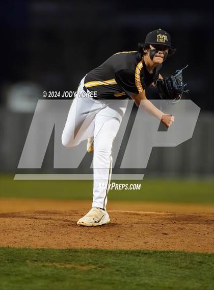 Thumbnail 1 in Desoto Central vs Hernando photogallery.