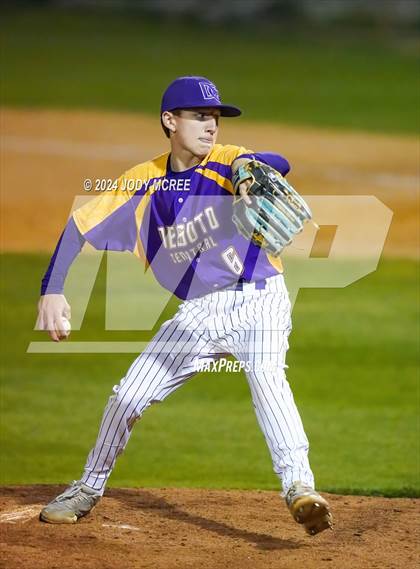 Thumbnail 3 in Desoto Central vs Hernando photogallery.