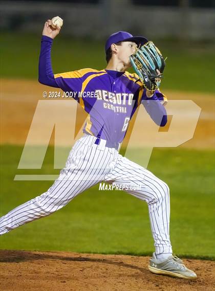 Thumbnail 1 in Desoto Central vs Hernando photogallery.