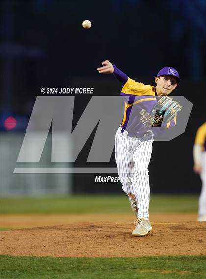 Thumbnail 2 in Desoto Central vs Hernando photogallery.