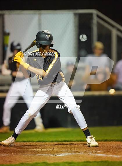 Thumbnail 2 in Desoto Central vs Hernando photogallery.