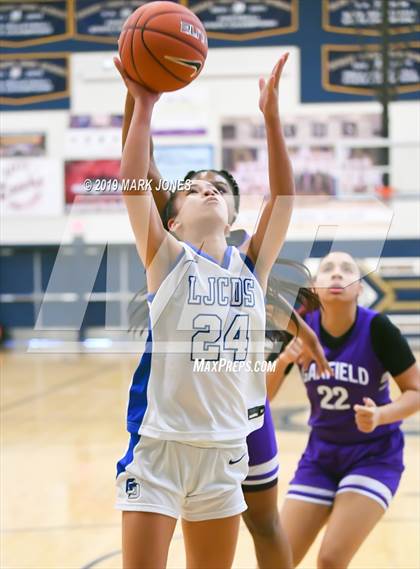 Thumbnail 3 in La Jolla Country Day vs. Garfield (Nike Tournament of Champions)  photogallery.