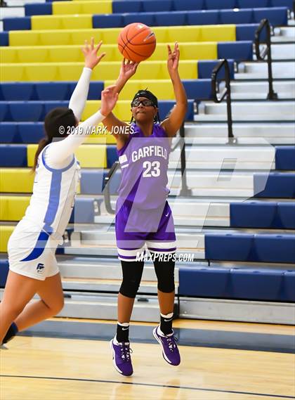 Thumbnail 2 in La Jolla Country Day vs. Garfield (Nike Tournament of Champions)  photogallery.
