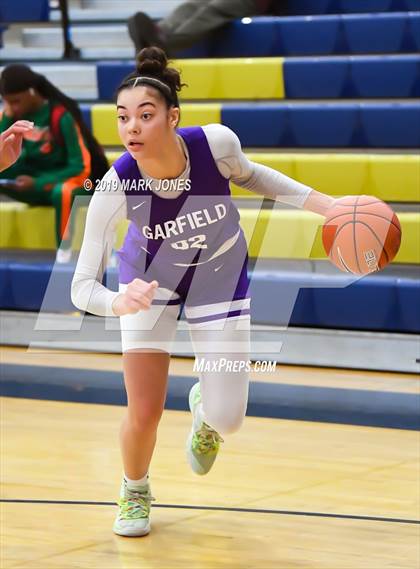 Thumbnail 2 in La Jolla Country Day vs. Garfield (Nike Tournament of Champions)  photogallery.