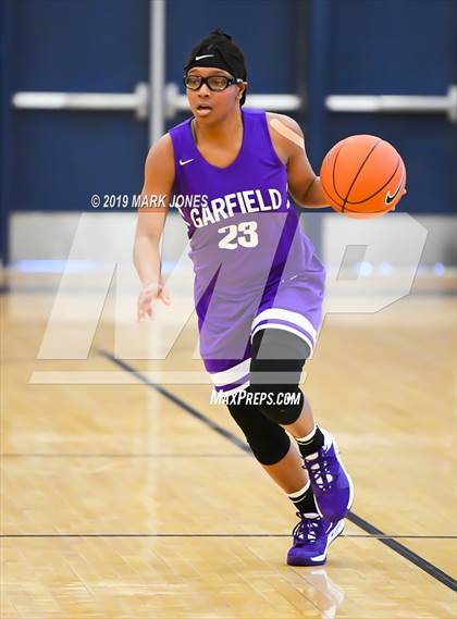 Thumbnail 1 in La Jolla Country Day vs. Garfield (Nike Tournament of Champions)  photogallery.
