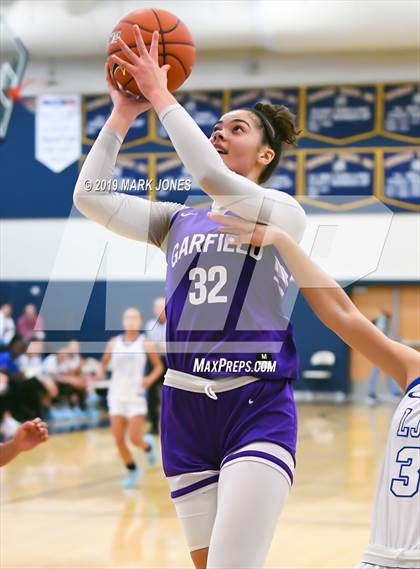 Thumbnail 3 in La Jolla Country Day vs. Garfield (Nike Tournament of Champions)  photogallery.