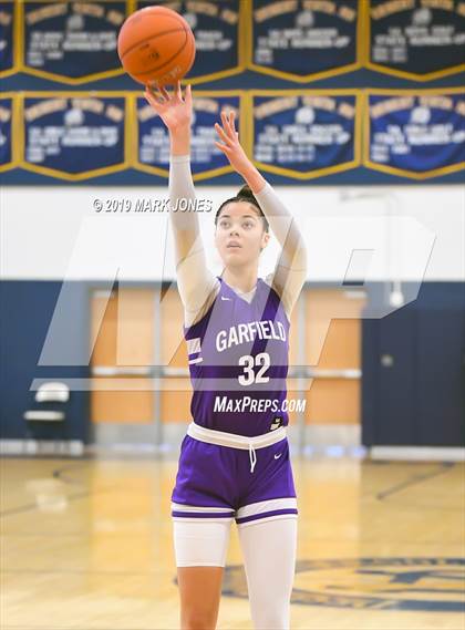 Thumbnail 1 in La Jolla Country Day vs. Garfield (Nike Tournament of Champions)  photogallery.