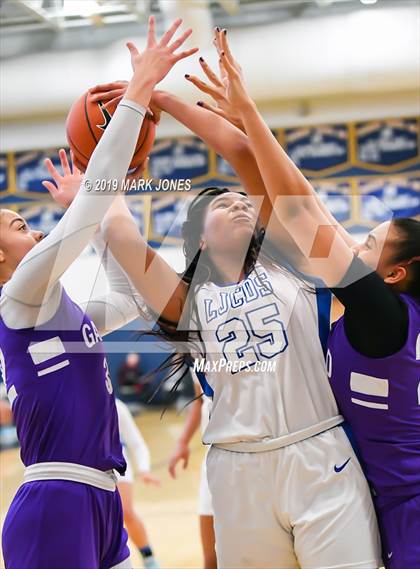Thumbnail 2 in La Jolla Country Day vs. Garfield (Nike Tournament of Champions)  photogallery.