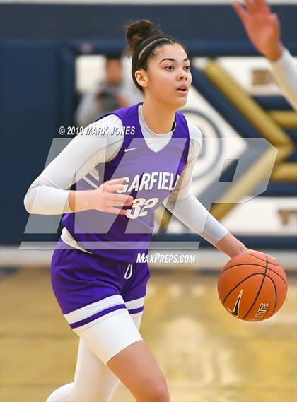 Thumbnail 1 in La Jolla Country Day vs. Garfield (Nike Tournament of Champions)  photogallery.