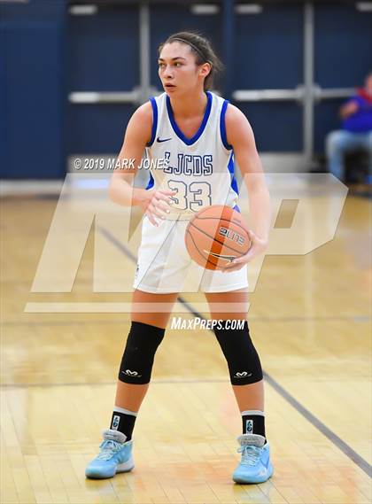 Thumbnail 1 in La Jolla Country Day vs. Garfield (Nike Tournament of Champions)  photogallery.