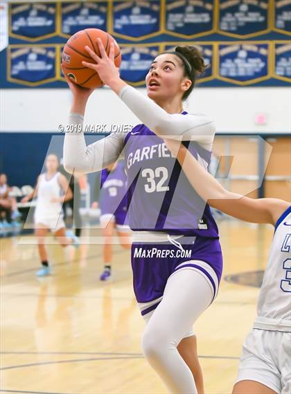Thumbnail 2 in La Jolla Country Day vs. Garfield (Nike Tournament of Champions)  photogallery.