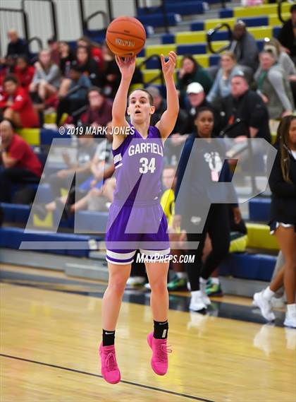 Thumbnail 3 in La Jolla Country Day vs. Garfield (Nike Tournament of Champions)  photogallery.