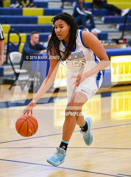 Thumbnail 1 in La Jolla Country Day vs. Garfield (Nike Tournament of Champions)  photogallery.