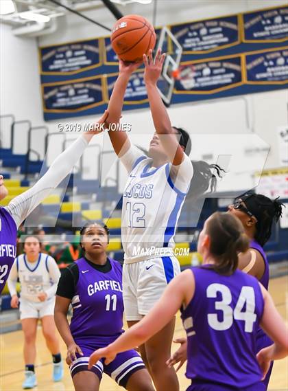 Thumbnail 2 in La Jolla Country Day vs. Garfield (Nike Tournament of Champions)  photogallery.