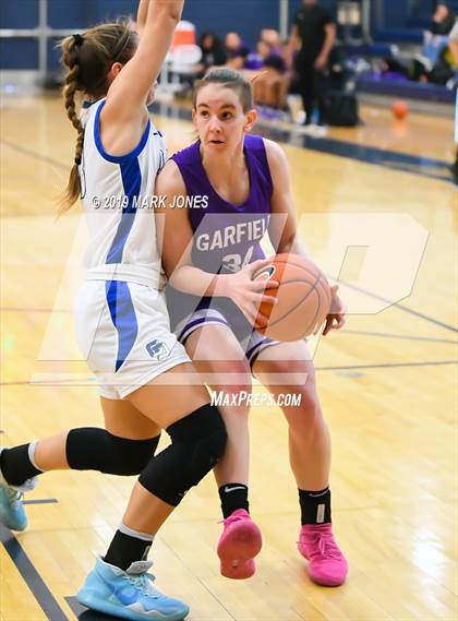 Thumbnail 2 in La Jolla Country Day vs. Garfield (Nike Tournament of Champions)  photogallery.