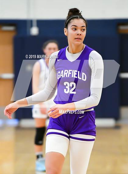 Thumbnail 3 in La Jolla Country Day vs. Garfield (Nike Tournament of Champions)  photogallery.