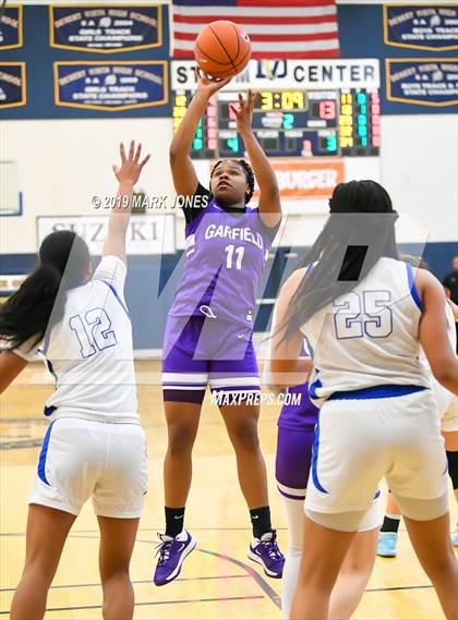 Thumbnail 1 in La Jolla Country Day vs. Garfield (Nike Tournament of Champions)  photogallery.