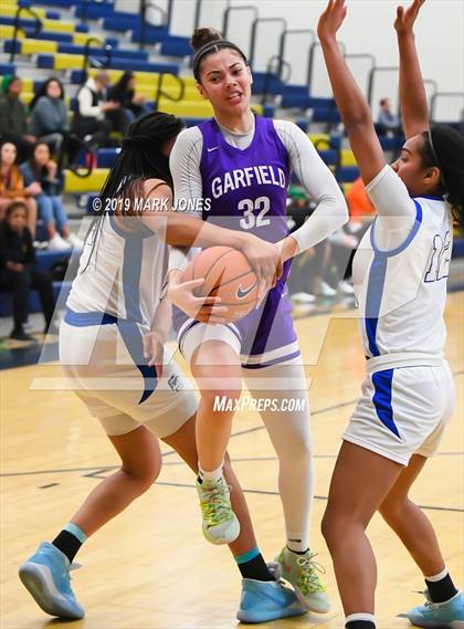 Thumbnail 1 in La Jolla Country Day vs. Garfield (Nike Tournament of Champions)  photogallery.