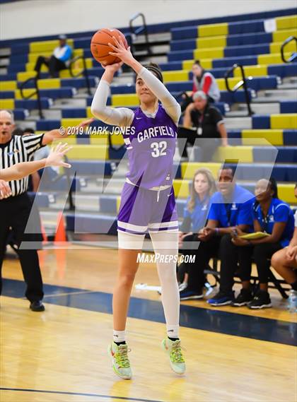 Thumbnail 1 in La Jolla Country Day vs. Garfield (Nike Tournament of Champions)  photogallery.