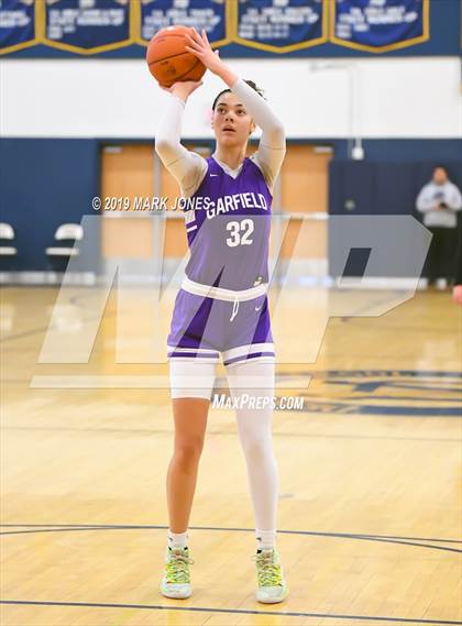 Thumbnail 3 in La Jolla Country Day vs. Garfield (Nike Tournament of Champions)  photogallery.