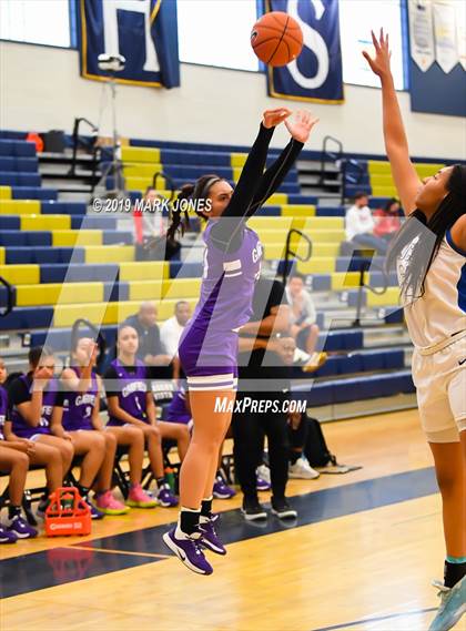 Thumbnail 3 in La Jolla Country Day vs. Garfield (Nike Tournament of Champions)  photogallery.