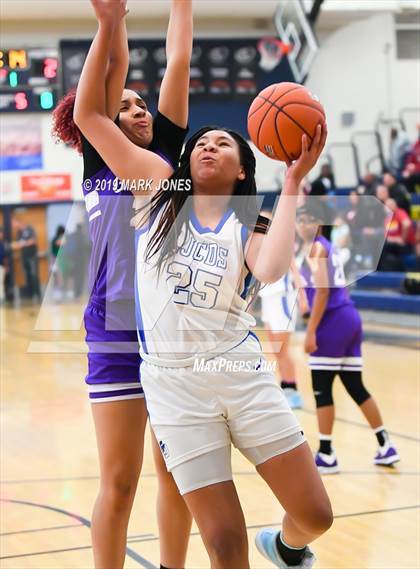 Thumbnail 1 in La Jolla Country Day vs. Garfield (Nike Tournament of Champions)  photogallery.