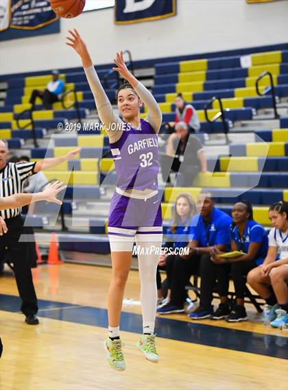 Thumbnail 2 in La Jolla Country Day vs. Garfield (Nike Tournament of Champions)  photogallery.