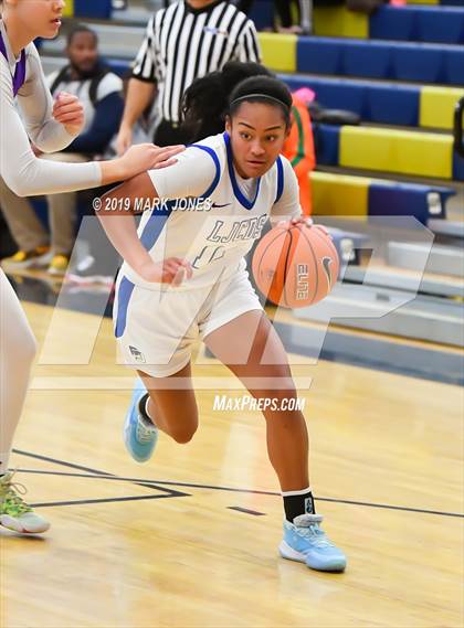 Thumbnail 2 in La Jolla Country Day vs. Garfield (Nike Tournament of Champions)  photogallery.