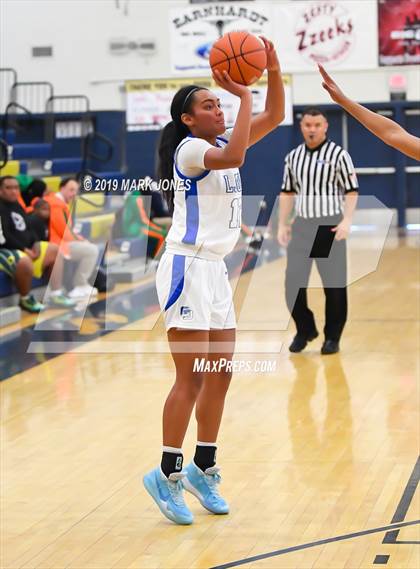 Thumbnail 3 in La Jolla Country Day vs. Garfield (Nike Tournament of Champions)  photogallery.