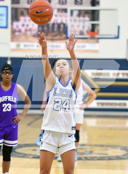 Thumbnail 2 in La Jolla Country Day vs. Garfield (Nike Tournament of Champions)  photogallery.