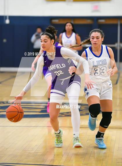 Thumbnail 3 in La Jolla Country Day vs. Garfield (Nike Tournament of Champions)  photogallery.