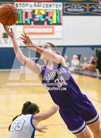 Thumbnail 2 in La Jolla Country Day vs. Garfield (Nike Tournament of Champions)  photogallery.