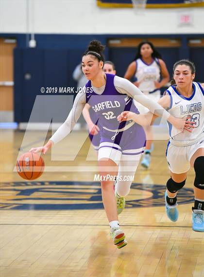 Thumbnail 2 in La Jolla Country Day vs. Garfield (Nike Tournament of Champions)  photogallery.