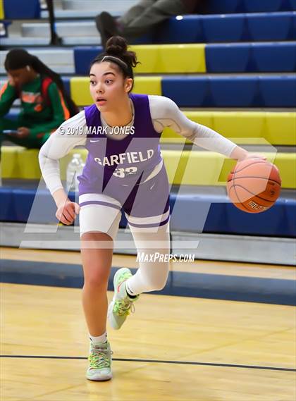 Thumbnail 1 in La Jolla Country Day vs. Garfield (Nike Tournament of Champions)  photogallery.