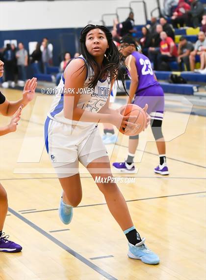 Thumbnail 1 in La Jolla Country Day vs. Garfield (Nike Tournament of Champions)  photogallery.