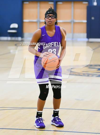 Thumbnail 1 in La Jolla Country Day vs. Garfield (Nike Tournament of Champions)  photogallery.