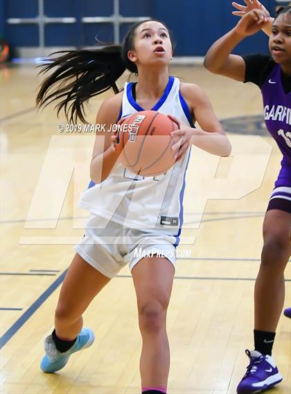 Thumbnail 2 in La Jolla Country Day vs. Garfield (Nike Tournament of Champions)  photogallery.