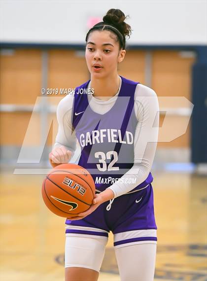 Thumbnail 1 in La Jolla Country Day vs. Garfield (Nike Tournament of Champions)  photogallery.