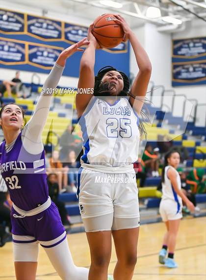 Thumbnail 3 in La Jolla Country Day vs. Garfield (Nike Tournament of Champions)  photogallery.