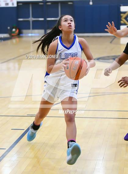 Thumbnail 1 in La Jolla Country Day vs. Garfield (Nike Tournament of Champions)  photogallery.